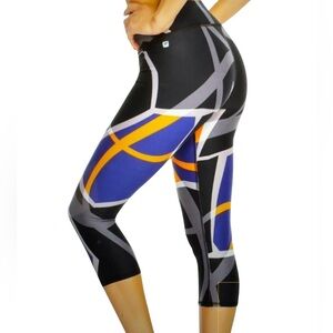 Fabletics Powerhold Crop Leggings, Geometric Retro print, Midrise mid-calf, sz M